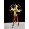 Antyczny mosiężny wentylator podłogowy w stylu vintage z drewnianym stojakiem trójnożnym