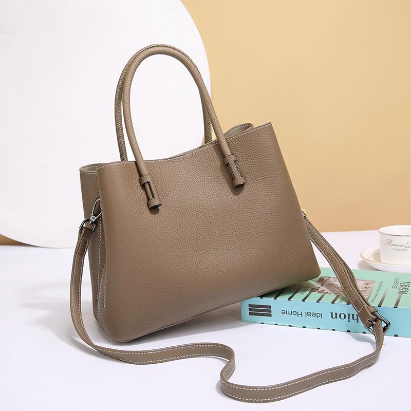 2025 Women's High-End Genuine Leather Shoulder, Handbag, and Crossbody Bag - Large Capacity, Luxurious Cowhide Commuter Design.
