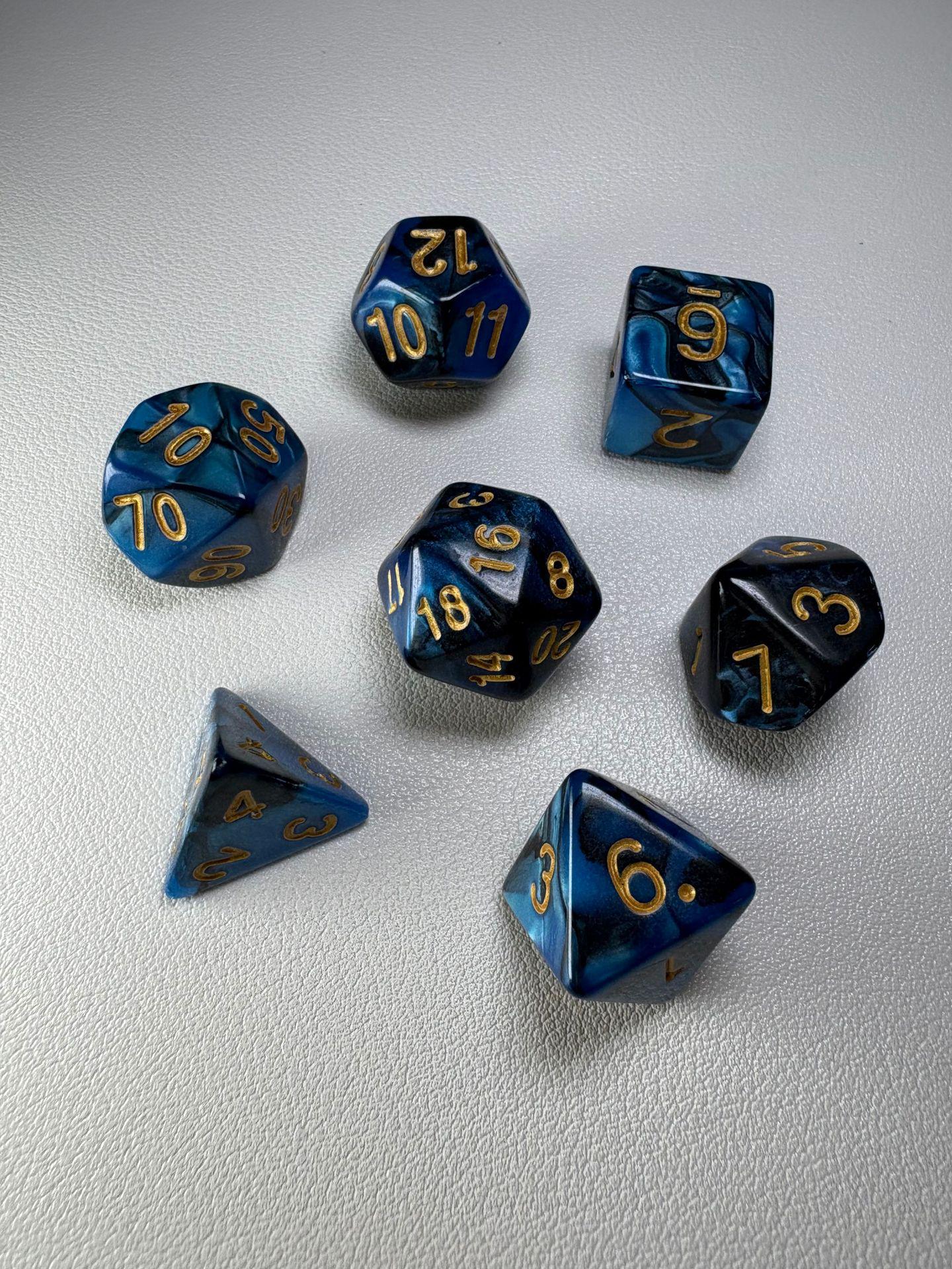 

Multicolored Marble Pattern Two-Tone RPG Dungeon Tabletop 7-Piece Acrylic Dice Set