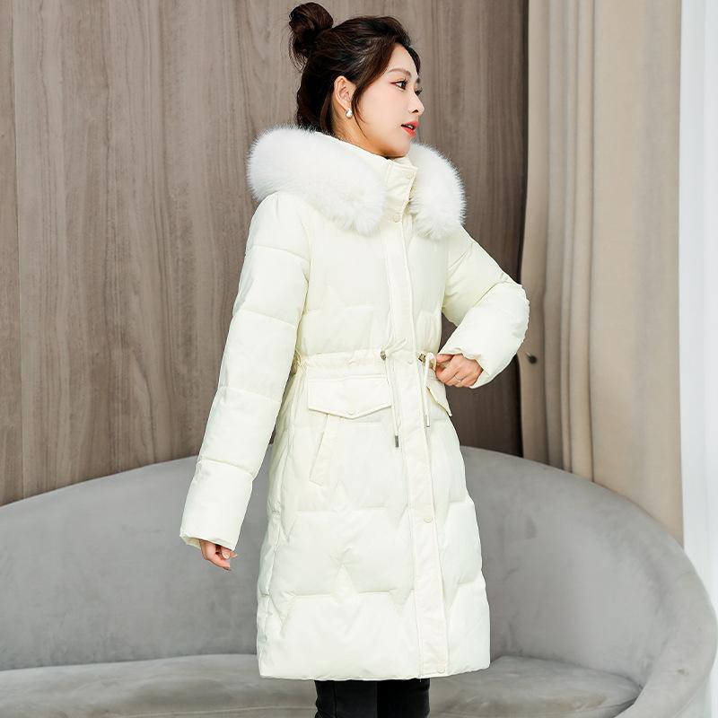 Mittellange und lange, eng anliegende, mit Baumwolle gefütterte Kleidung mit großem Pelzkragen, neue dünne und warme, mit Baumwolle gefütterte Kleidung und eng anliegende Mäntel im ausländischen Stil.