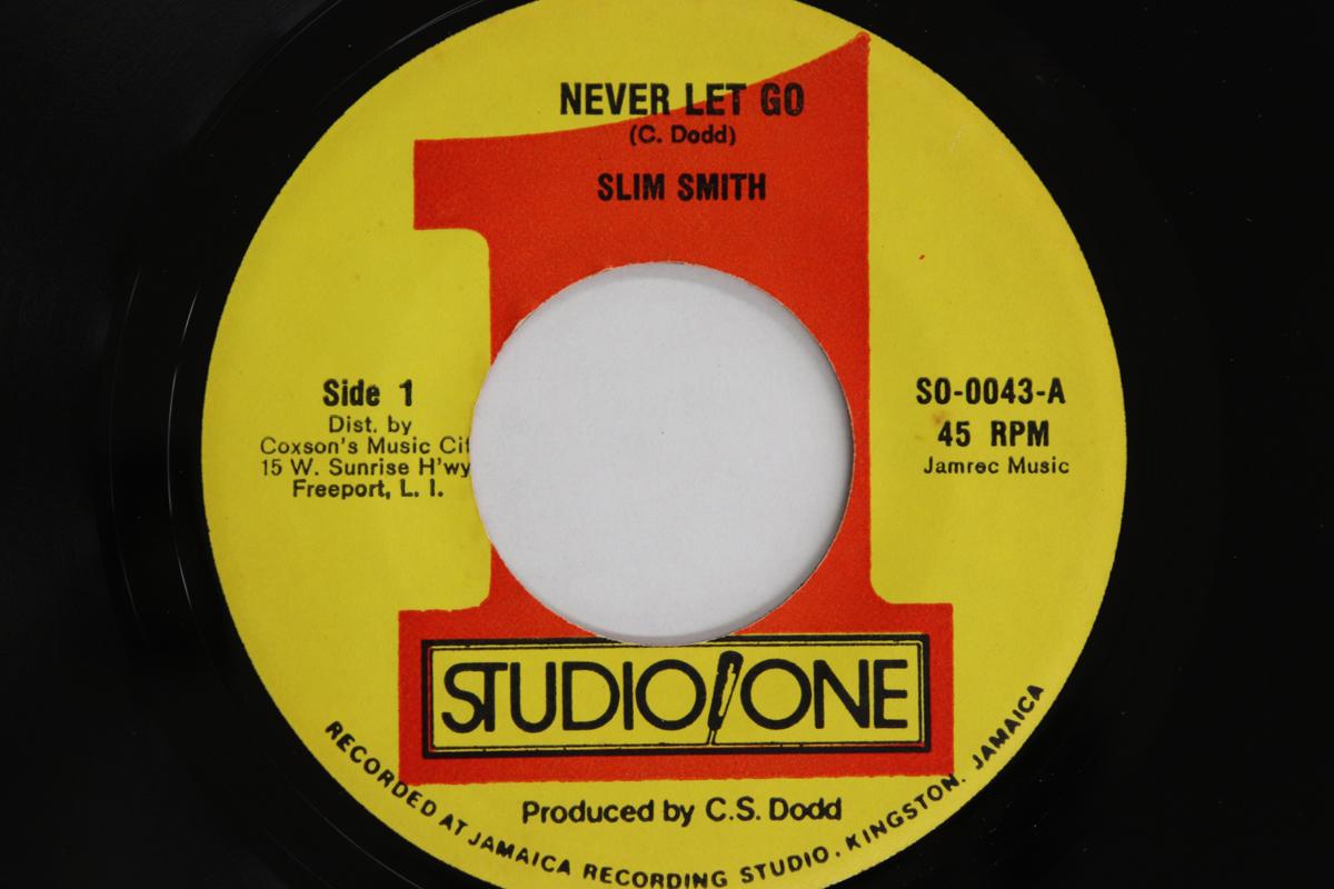 

7-дюймовая пластинка SLIM SMITH - Never Let Go SO0043 STUDIO ONE 1981 США Регги, Ска и Даб Б/У