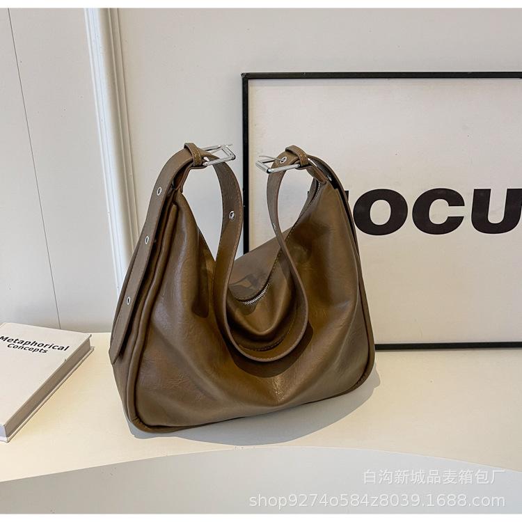 

Fashionable retro tote bag women s 2025 new foreign style explosive shoulder bag large-capacity versatile commuter crossbody bag