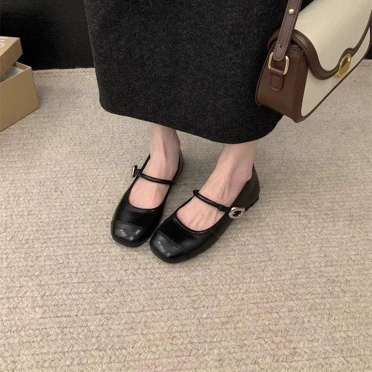 Retro Mary Jane shoes women's 2025 spring and autumn new one-word with light mouth round head single shoes flat bottom with skirt small leather shoes