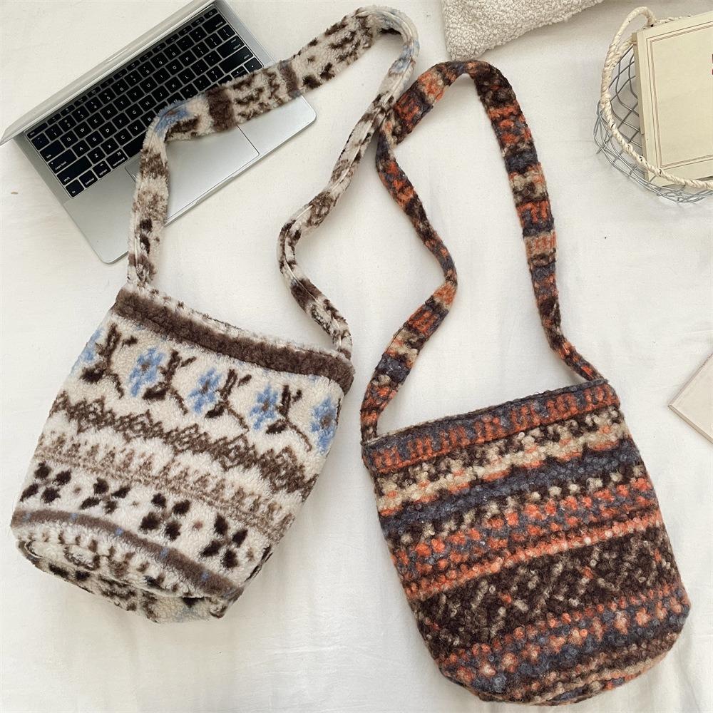 New Fashion Plush Shoulder Women Bag Large Capacity Cute Retro Crossbody Bag Lady