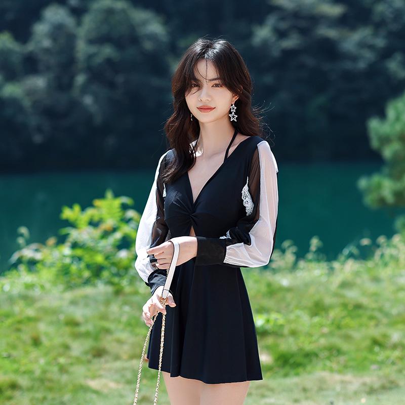 Women's 2022 Slimming Skirt-Style One-Piece Swimsuit: Conservative, Belly-Covering, Bubble Hot Spring, Small-Chest Support.