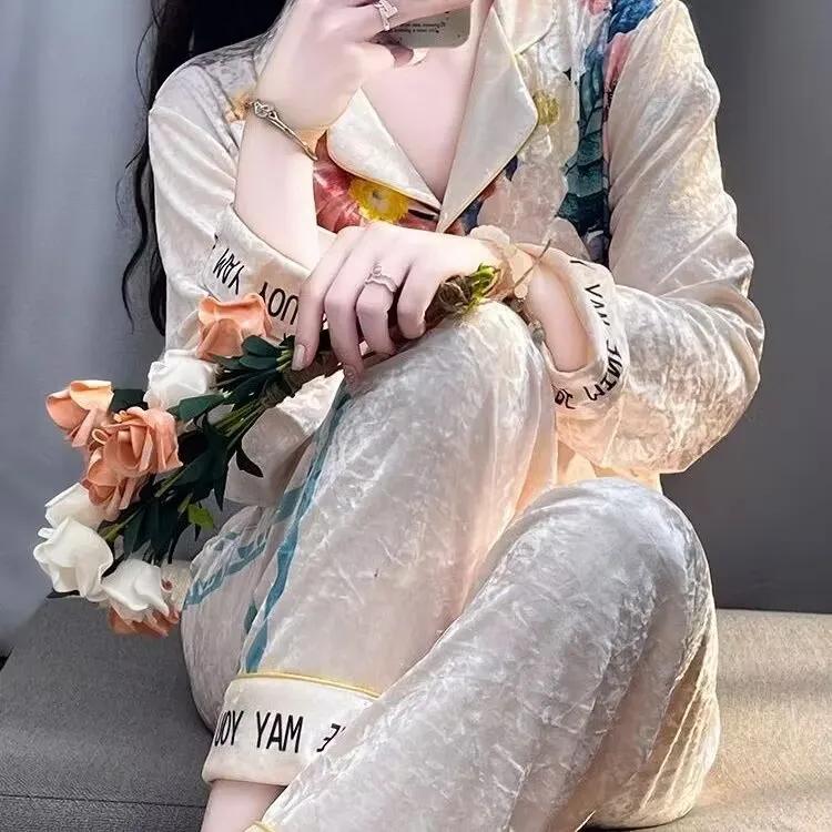 Autumn and Winter Velvet Pajamas Set Women's Home Wear Printed Flower Pajamas Set Pajamas Loose Velvet Home Wear Underwear