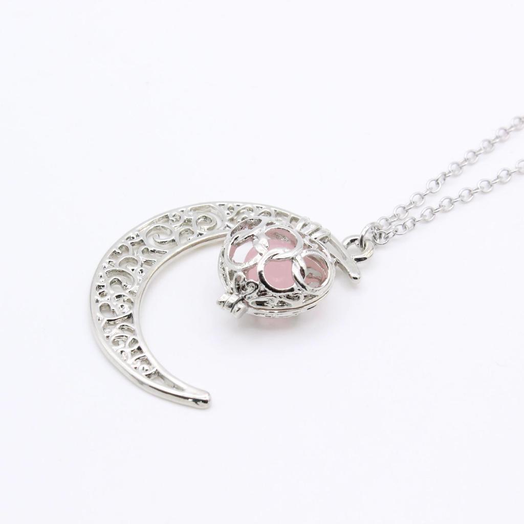 European & American Fashion Jewelry: Luminous Moon Heart Necklace with Clavicle and Sweater Chains