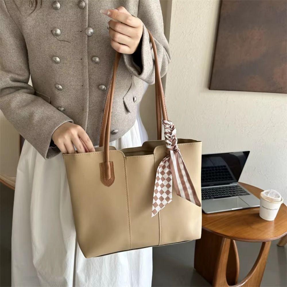 Commuting PU Leather Shoulder Bag French Style New Design Tote Bag Retro Underarm bag  Travel