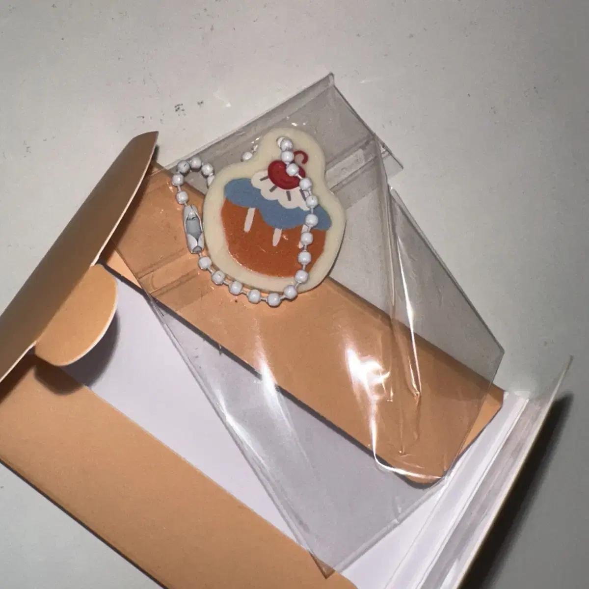 

2022 Концерт Iu Юанна Брелок