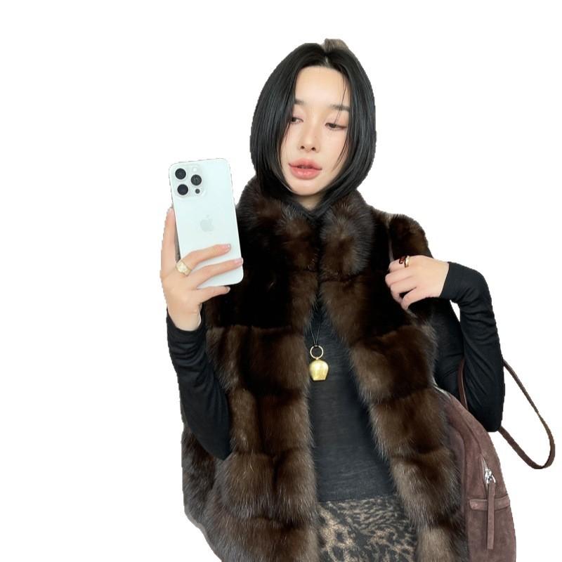 Haining Environmentally Friendly Sable Farmer Temperament Vest Autumn and Winter New Fur Vest Short Fashion Fluffy Coat