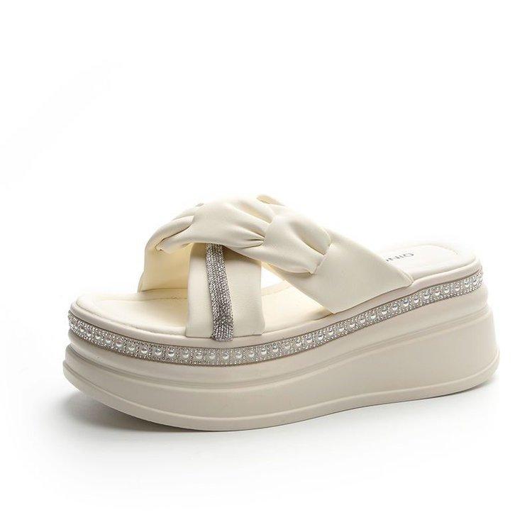 Thick bottom heightening cool slippers women's summer 2025 new versatile outer wear fashion rhinestone muffin slope heel sandals