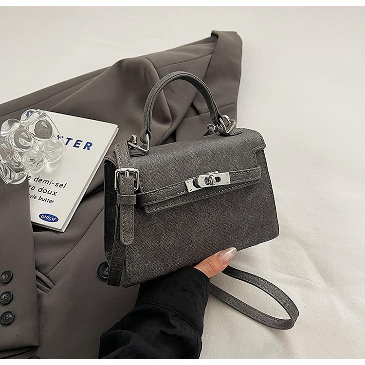 Letošní populární niche ruční taška Kelly Dámská nová retro vysoce kvalitní textura Jednoramenná crossbody taška