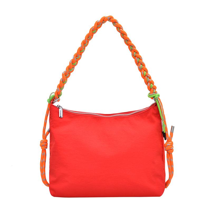 

Niche contrasting color twist shoulder strap underarm shoulder bag casual lightweight versatile large-capacity nylon messenger bag красный
