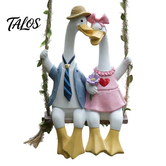 Cute Duck Couple Figurine Resin Swing Ducks Hanging Ornament, Hand Painted Cartoon Pair Statue for Balcony Figurines, Waterproof Indoor Outdoor Garden