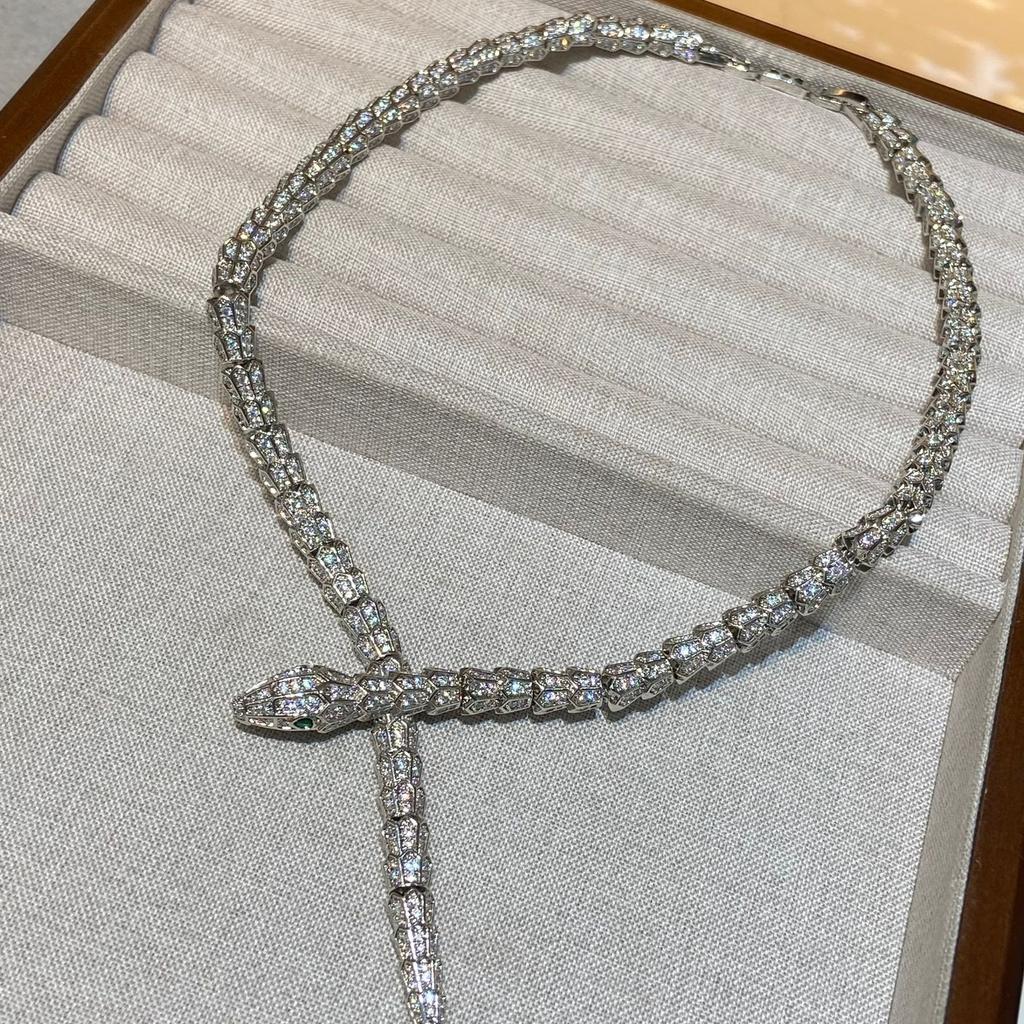Haute Couture Schatz Kupfer Diamantbesetztes Schlangen Schmuckset Laufsteg Exquisit Nische Rhodinierte Seiko High-End Halskette Ohrringe