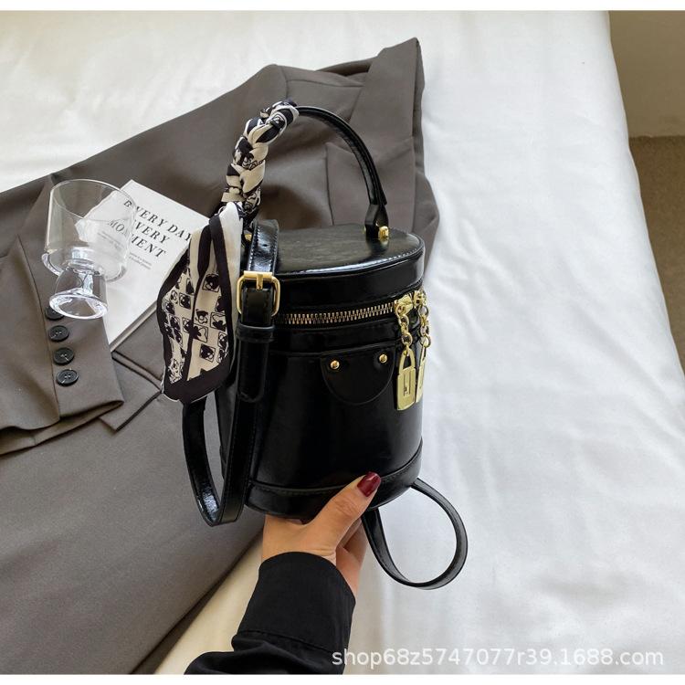 Retro small bag women's spring 2025 new hand-held cylinder bag fashionable foreign style versatile texture crossbody bag