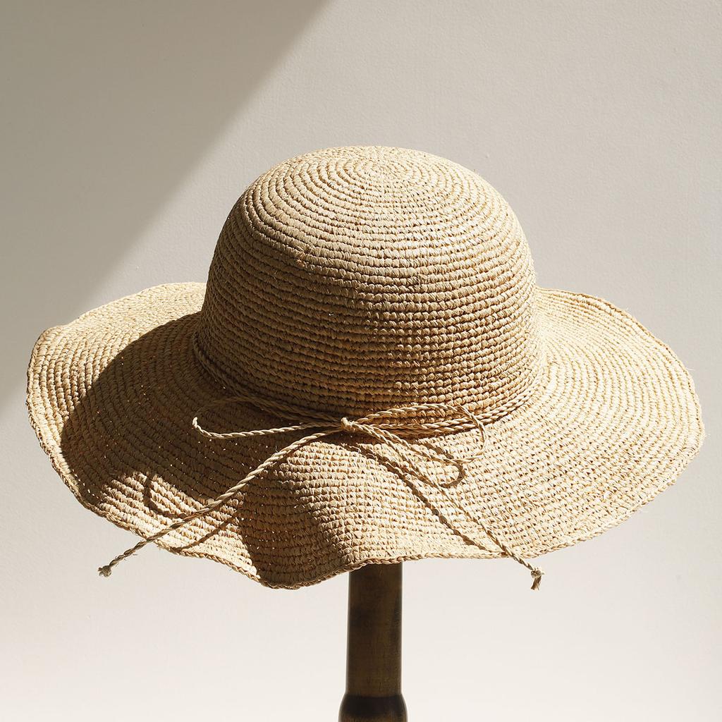 2026 Large Brim Straw Hat Raffia Hand-woven Pattern Straw Hat Sun Protection Beach Sun Hat Women's British Retro Basin Hat