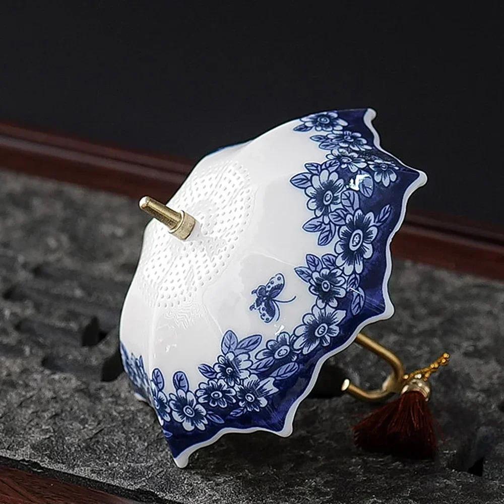 

Креативные сине-белые зонтики Чайные ситечки Украшения Керамические чайные фильтры Китайский стиль Аксессуары Украшение чайного столика Подарки