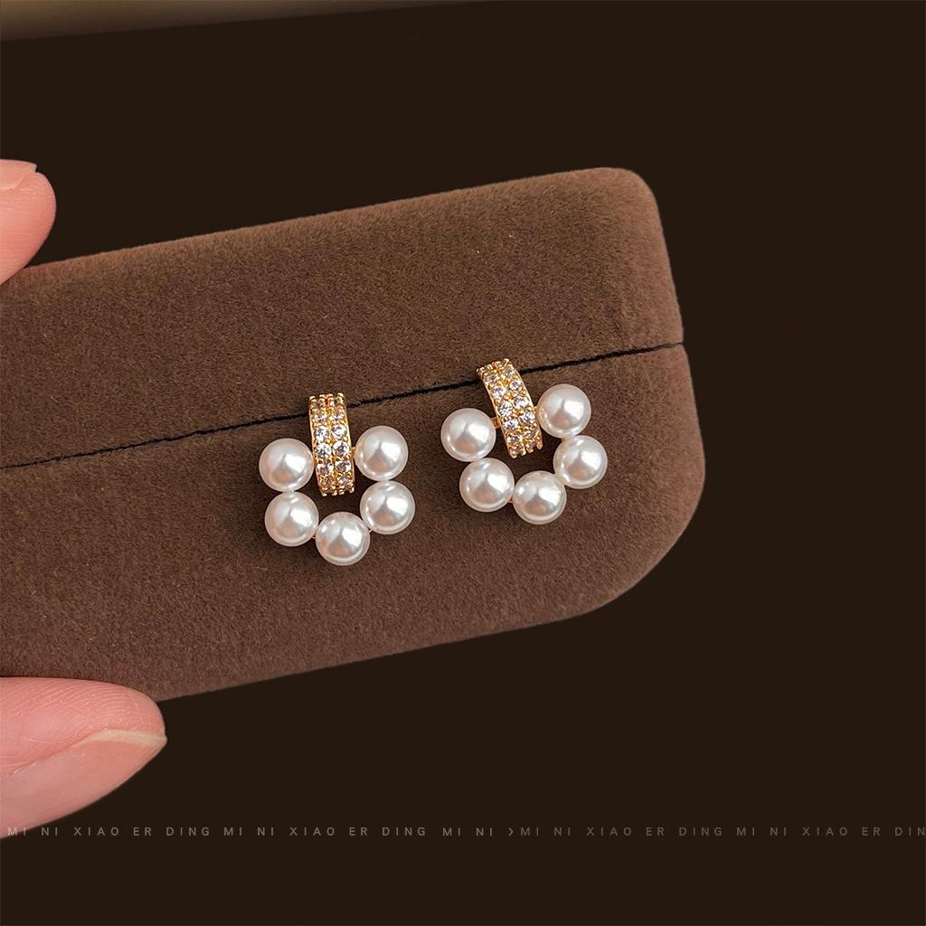French Elegant Miniature Zircon Flower Commuter Round Pearl Simple Small Earrings
