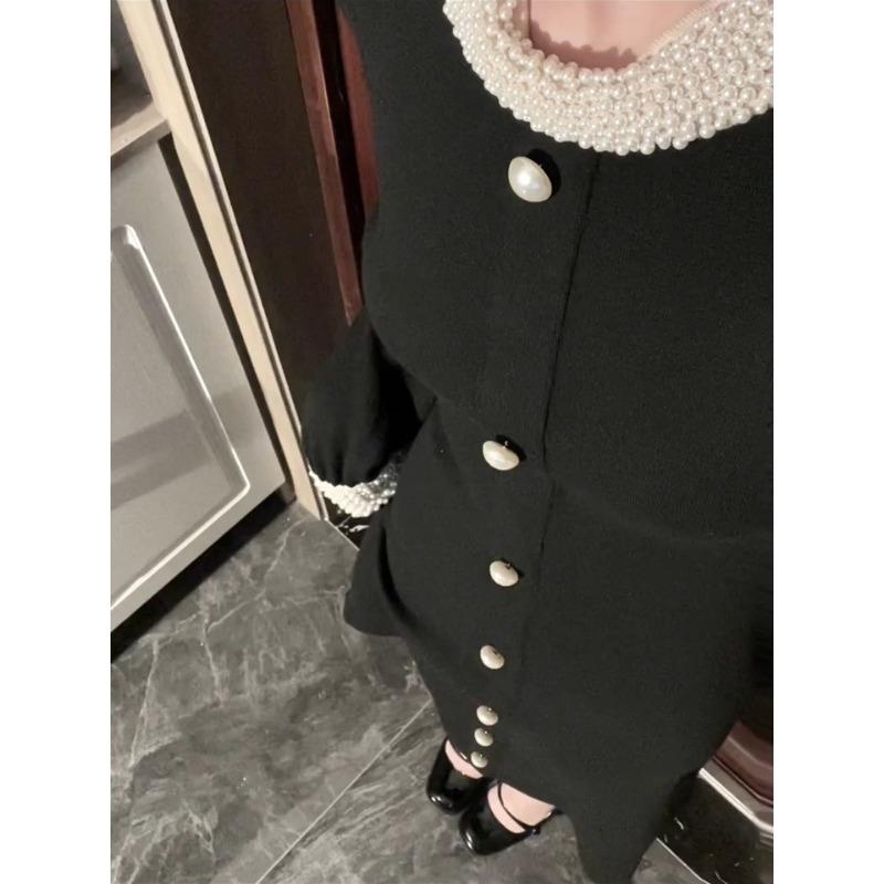 High-end Exquisite and Super Good-looking Coat with Black Knitted Dress Inside, Women's Autumn Temperament, High-end Small Black Dress