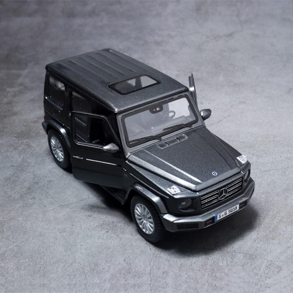 Maisto 1:25 Mercedes-Benz G-Class (G-Wagen) Diecast Model Car - Black
