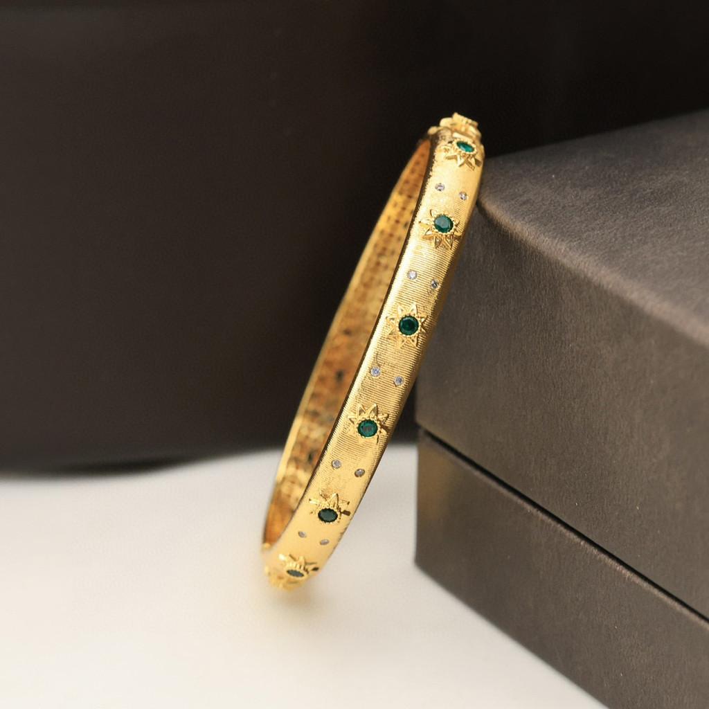 Luksusowa marka biżuterii bransoletka w stylu retro pałacowym z diamentami i szczotkowana, wykonana z materiału bazowego w kolorze sub-złotym, grubo pozłacana 18-karatowym złotem wysokiej jakości