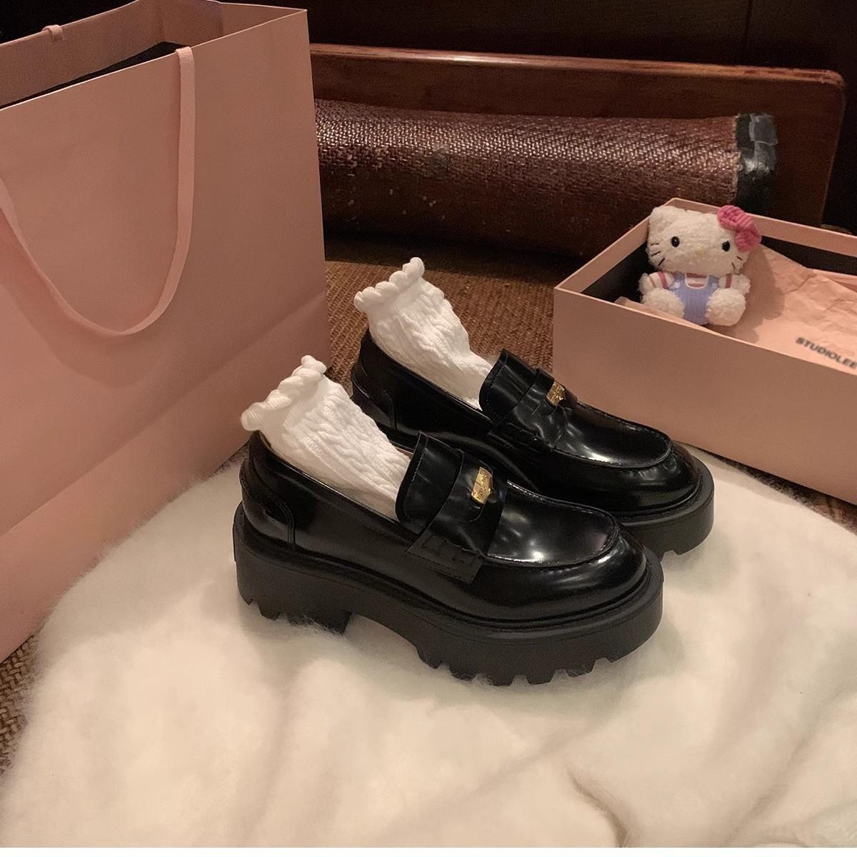 

Cowhide version of grape mother, genuine leather, extravagant small gold coins, pointed round head, thick heel, one pedal, loafers, women s platform s 35