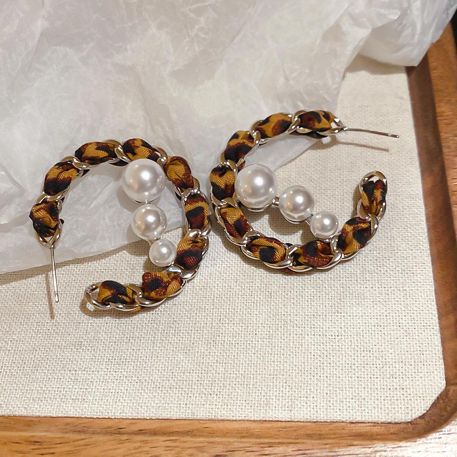 European and American retro autumn and winter geometric leather leopard print earrings light luxury stud earrings personality temperament earrings