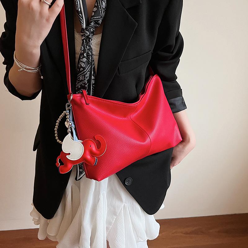 Bags Women's New Trendy Fashion Versatile Shoulder Bag Large Capacity Commuter Crossbody Tote Bag