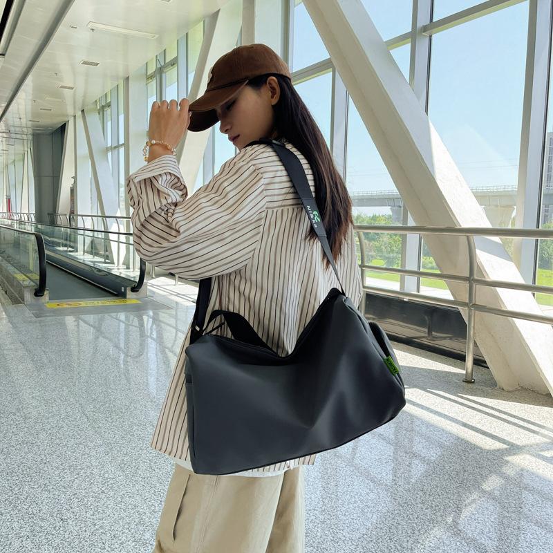 New large-capacity men's shoulder bag casual versatile messenger bag short trip bag student campus backpack trendy bag