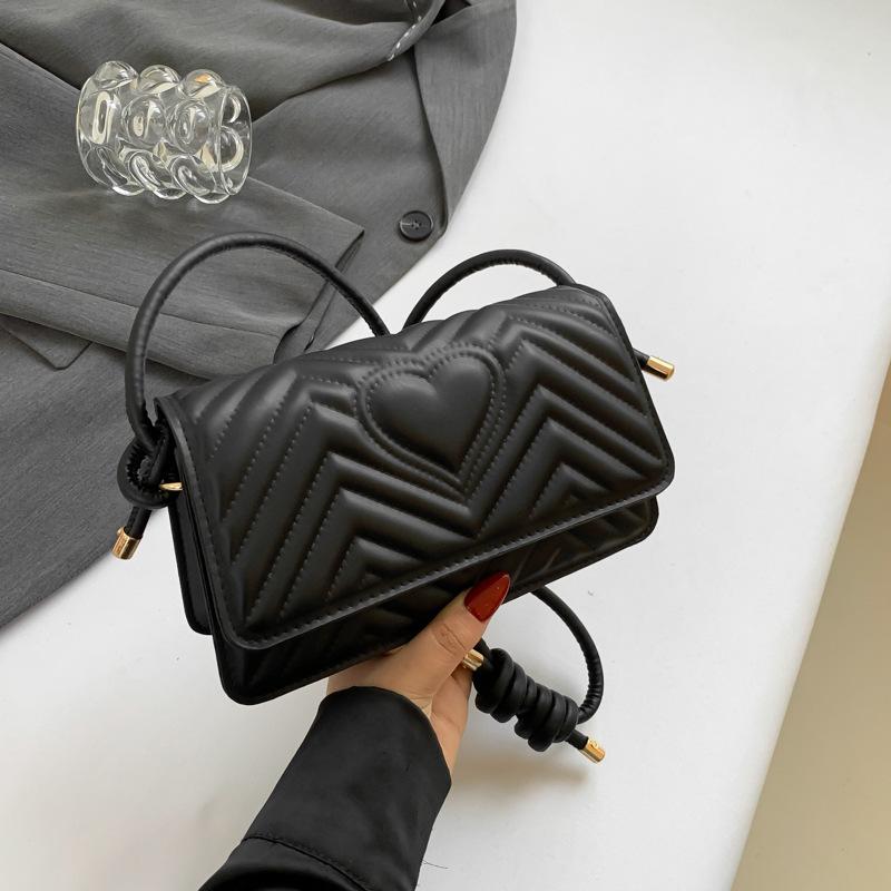 

Весенняя красивая индивидуальная однотонная трендовая повседневная модная сумка подмышкой женская 2024 новая простая сумка-мессенджер через плечо чёрный