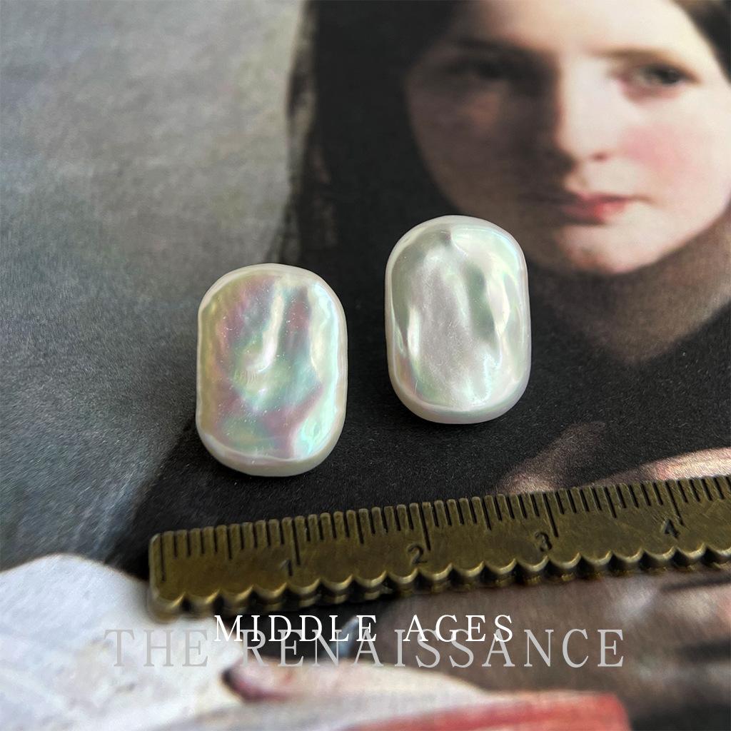 

Medieval Baroque special-shaped freshwater pearl stud earrings French light luxury earrings literary and retro earrings