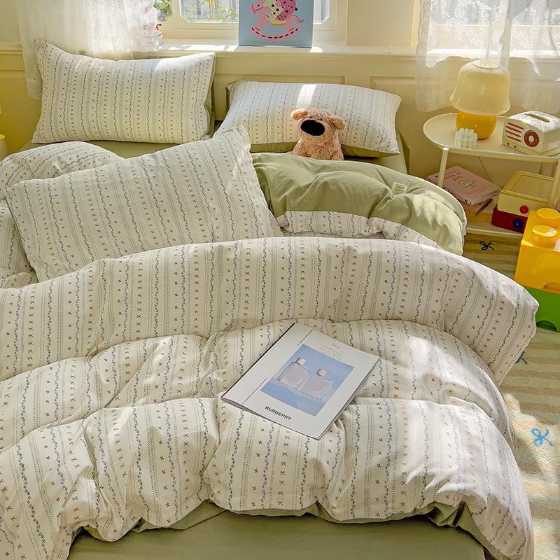 

Комплект класса А для матерей и младенцев из 4 предметов, Маленький цветочный пододеяльник из стиранного хлопка, Комплект из 3 предметов: трикотажная хлопковая простыня для общежития в маленьком свежем стиле 1.8m 4pc quilt180 * 220 + bed sheet 230 * 245