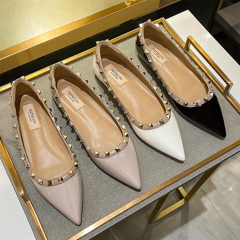 Newspring and Autumn Pointed Rivet Flat Shoes Women's Temperament Patent Leather Shallow Mouth Fairy Flat Boat Shoes Ballet Shoe