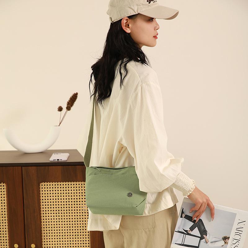 New shoulder bag hot-selling women's bag fashion high sense large capacity shoulder messenger bag light waterproof bag