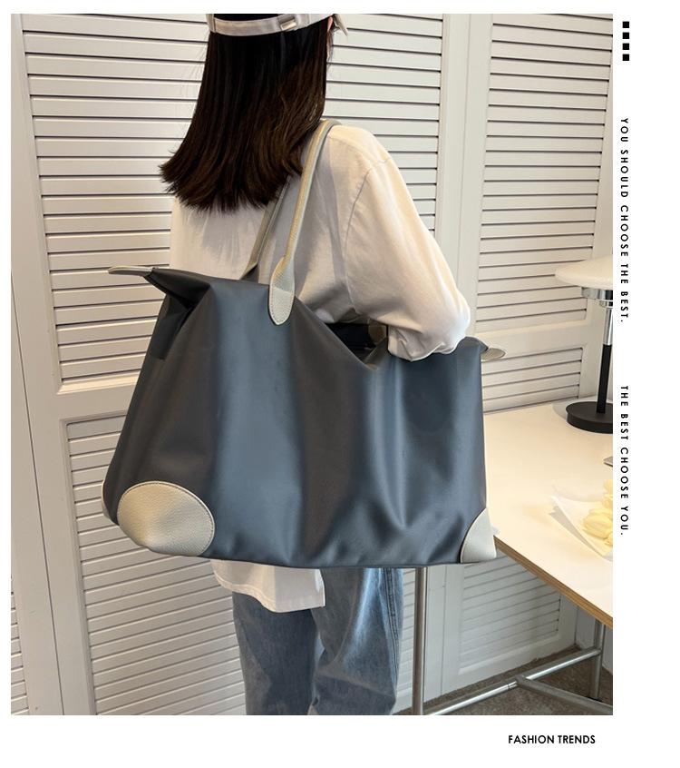 Portable Women's Yoga Fitness Bag: High-Capacity, Fashionable Tote for Travel and Sports