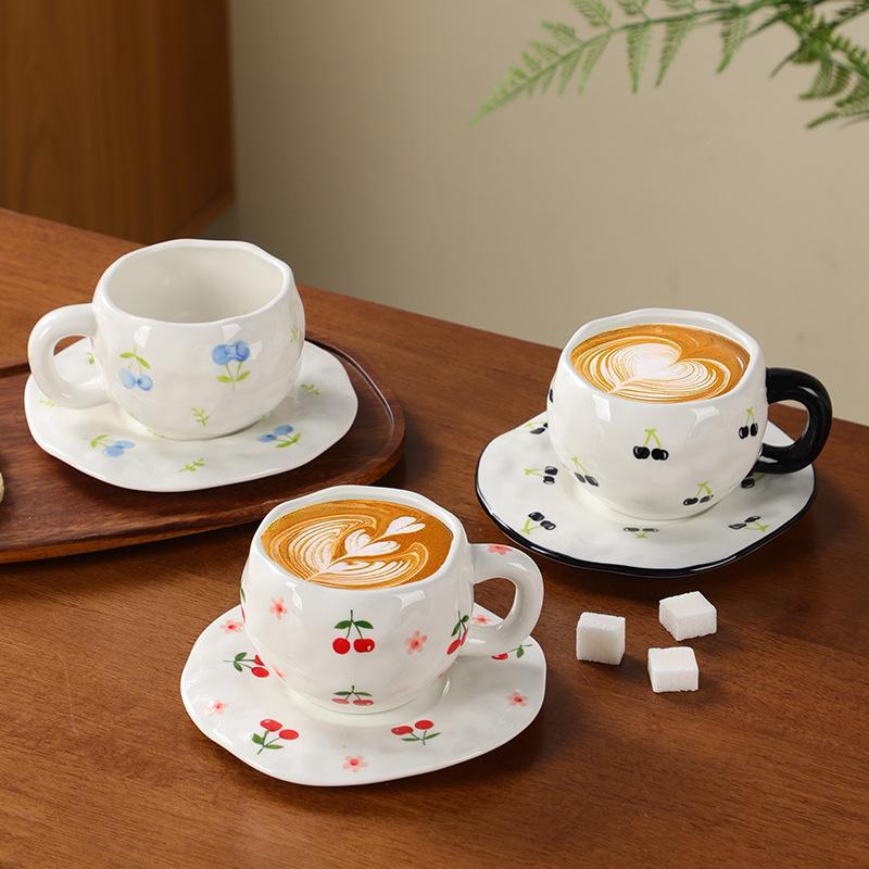 Small floral creative ceramic coffee cup and saucer, hand-squeezed, hand-painted irregular high-value breakfast cup