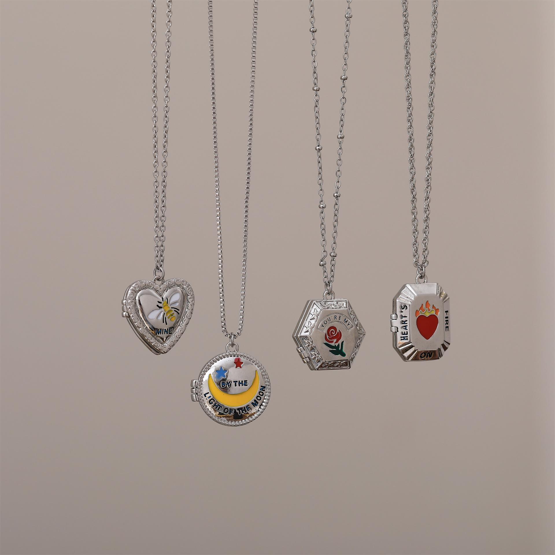 

Trendy Personality Y2K Wind Necklace Female, Open And Close Photo Album Moon Rose Drip Oil Necklace