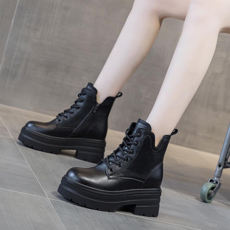In the autumn of 26, the new small thick-soled wedge heel muffin women's shoes have casual medium tube short boots and velvet women's boots.