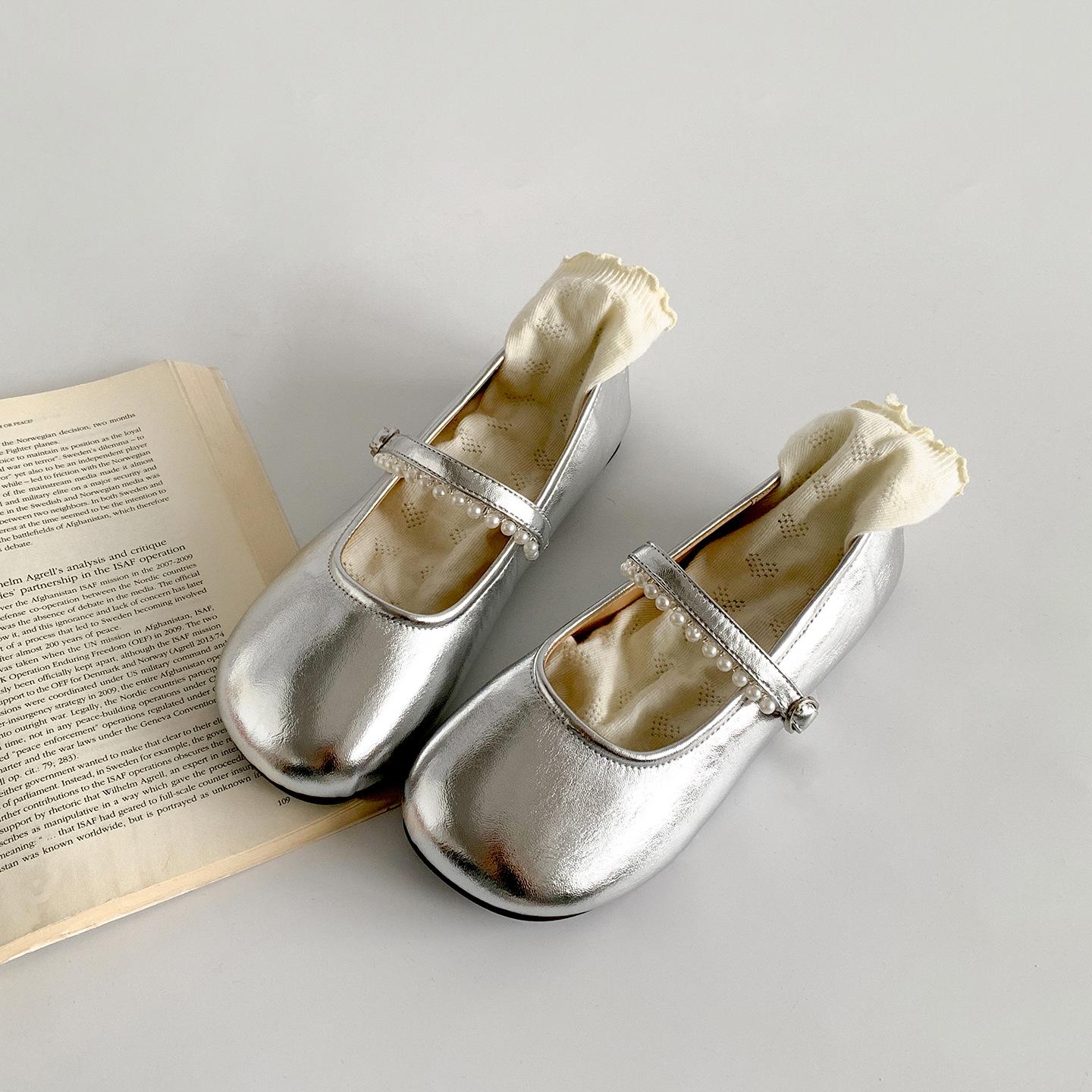 

Fashion versatile retro French flat bottom shallow mouth single shoes women s summer 2025 new inner height increase skirt Mary Jane shoes 40 серебряный