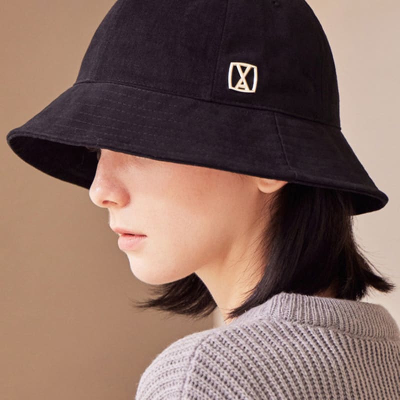 

Панама-ведро VARZAR VA Square Stud из 6 панелей, черная FREE