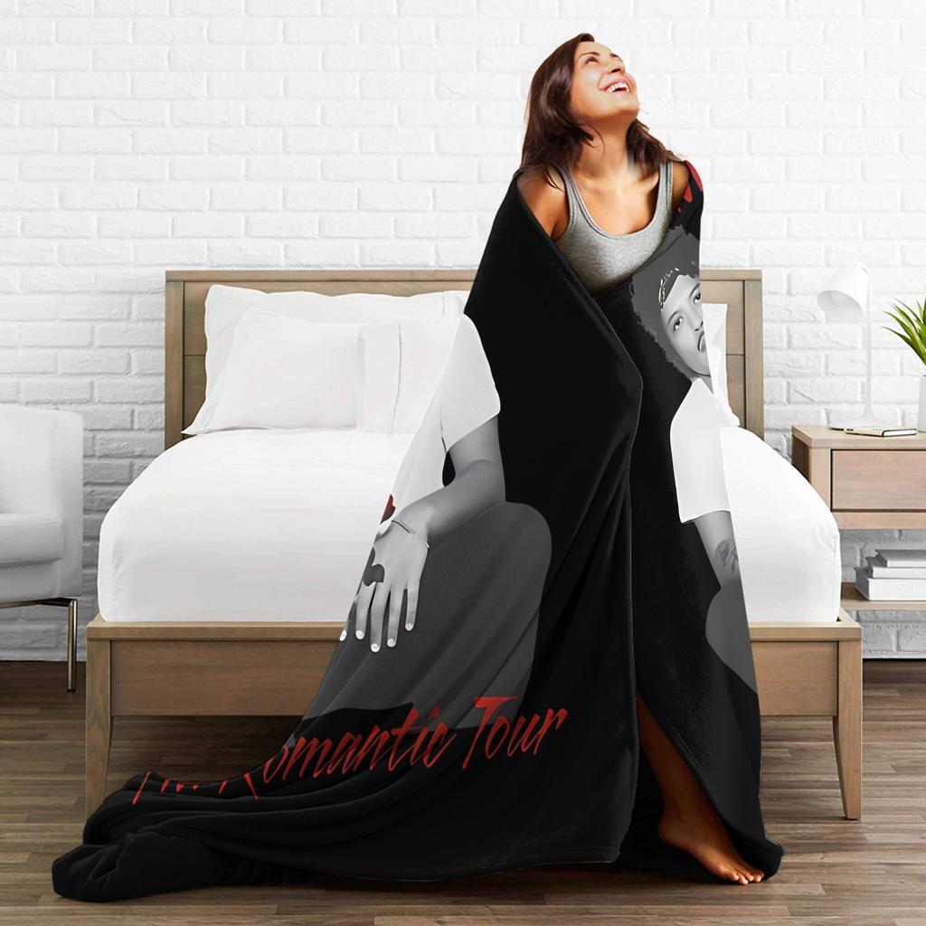 Bruno Mars The Romantic Tour Manta Rosa Manta Polar Decoración para Sofá del Hogar Ultra Suave Cálida Colcha