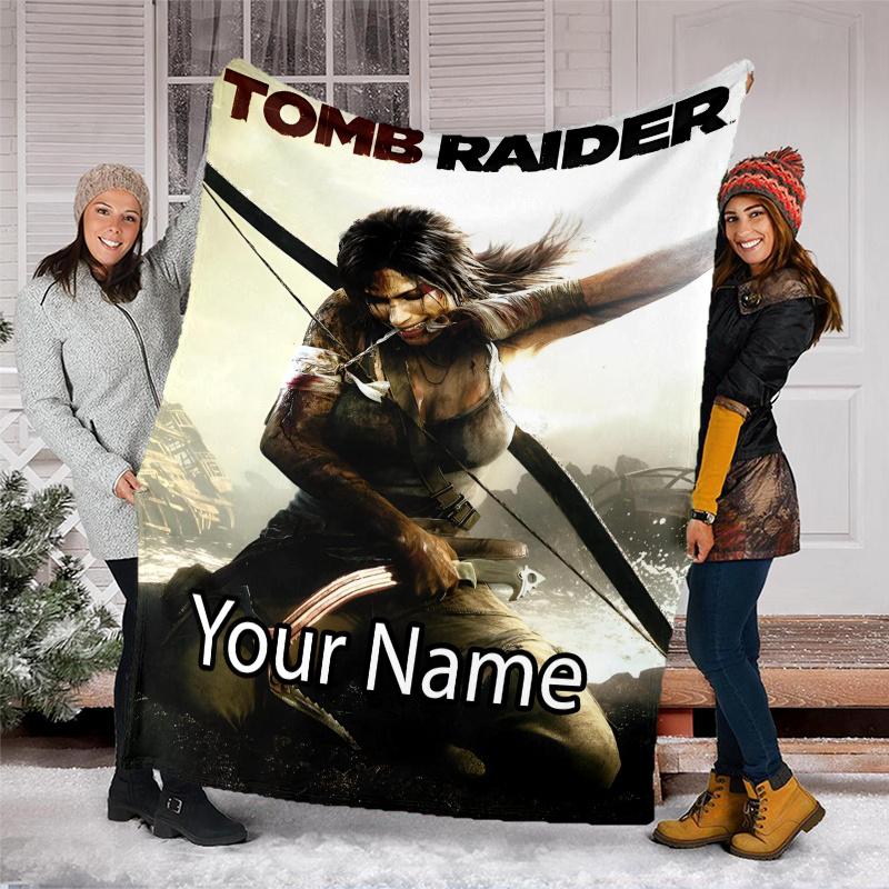Pătură Imprimată Personalizată cu Nume - Tematică Tomb Raider - Perfectă pentru Canapea, Pat, Călătorii și Utilizare în Aer Liber | Lavabilă la Mașină, Confortabilă și Durabilă.