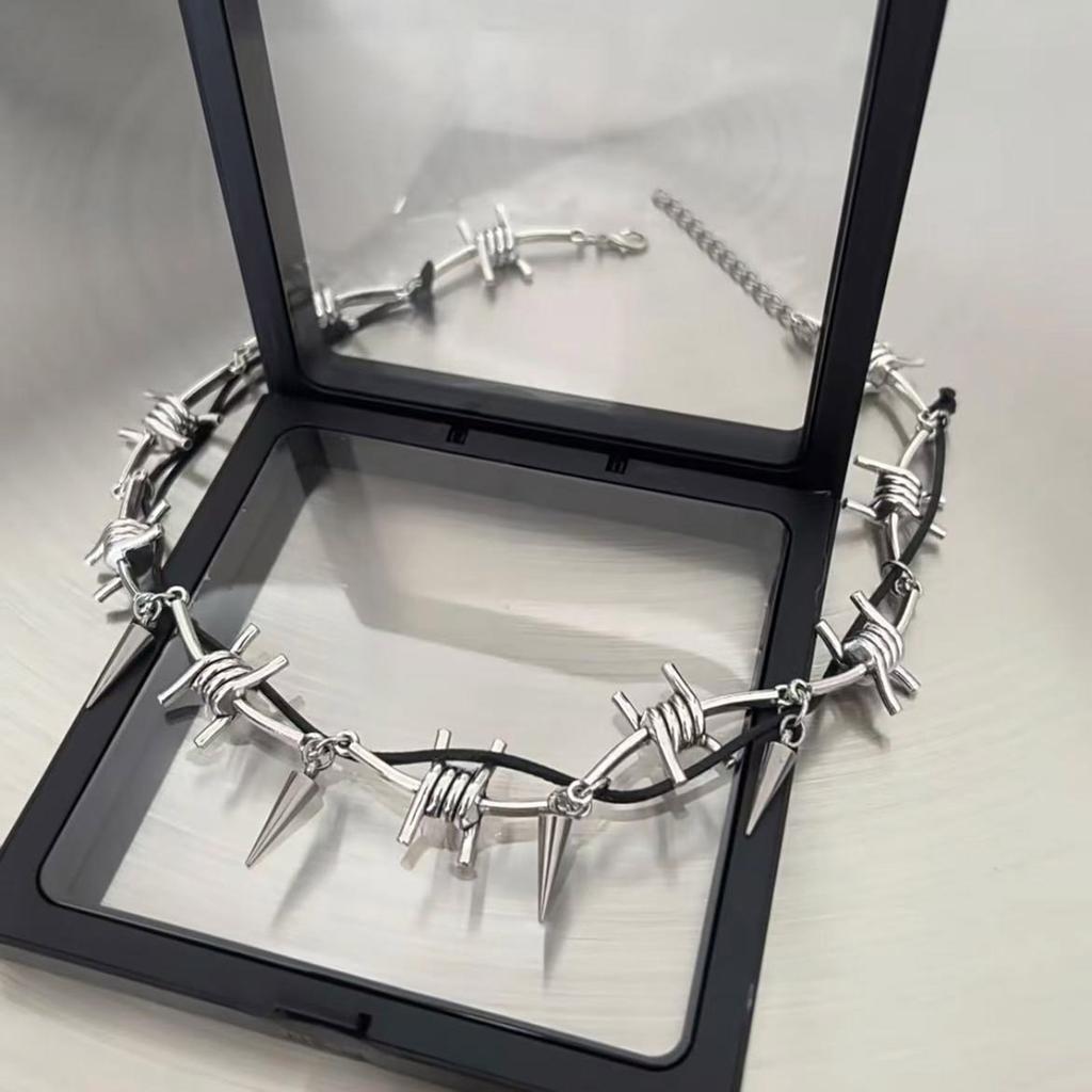 Gothic Barbed Wire Necklace and Bracelet Set in Silver Decoration Portable for Men and Women Fashion Accessories