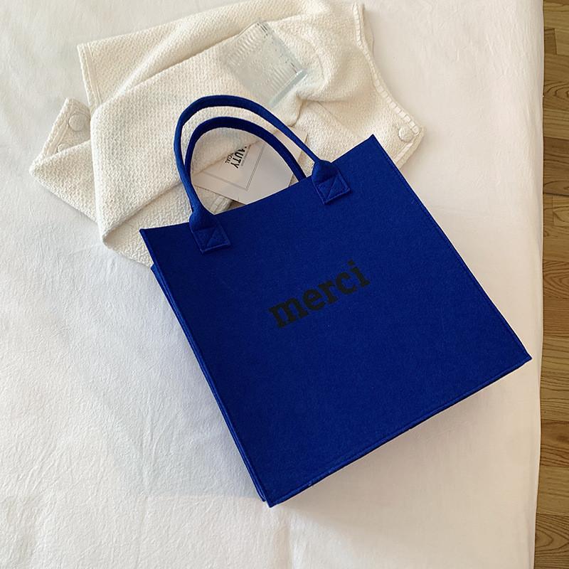 

Chic Versatile One Shoulder Tote Bag Crafted From Felt For Casual Everyday Use синій