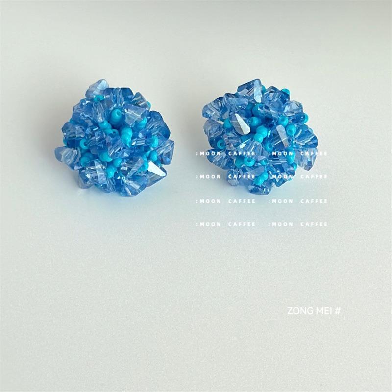Blue beaded stud earrings heavy industry hand-woven hydrangea earrings white holiday wind ear clips mosquito coil disc s