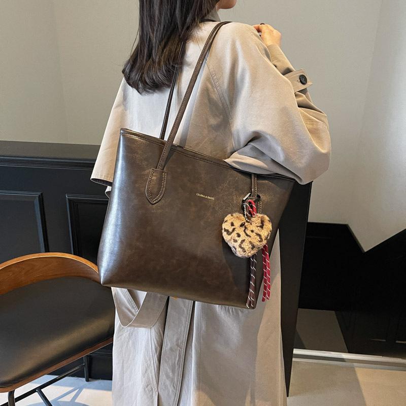 Retro Fashion Large-capacity Bag Women's 2025 New Casual Versatile Shoulder Bag Commuting To Work Portable Tote Bag