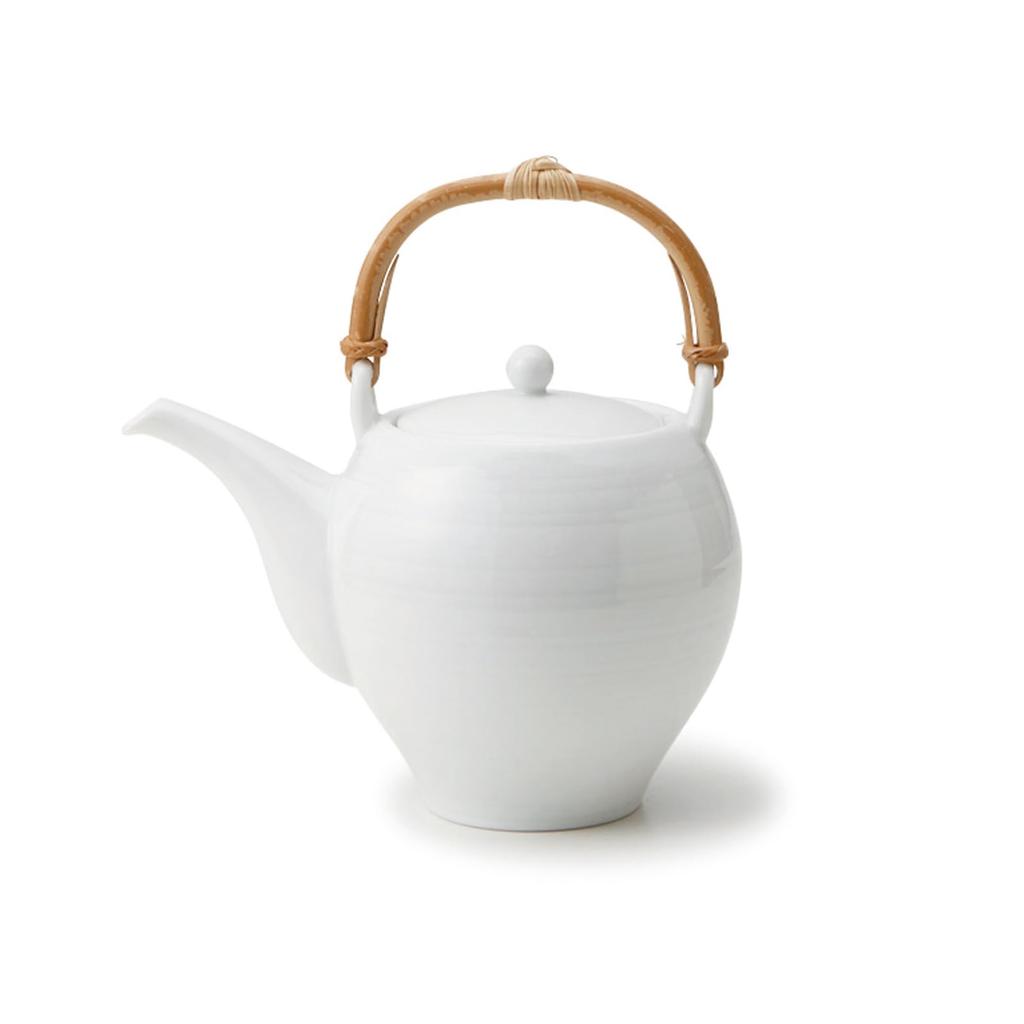 Mino Ware Earthenware Teapot with a Hole and Stainless Steel Tea Capacity Approximately Microwave and Dishwasher White Made In Product Number "Miyama"