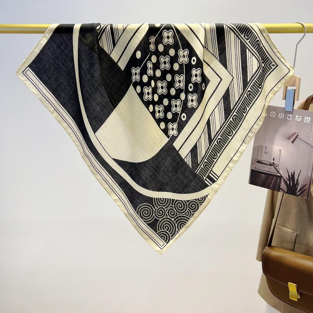 Retro light luxury high-end carriage cotton and linen scarf, spring and autumn new 71cm small square scarf, foreign-style decorative versatile scarf