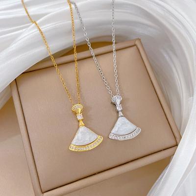 Jupe, Mode Personnalisée, Tempérament de Luxe Léger, Magnifique Collier en Diamant, Chaîne de Clavicule Polyvalente pour Femme, Chaîne en Acier Titane